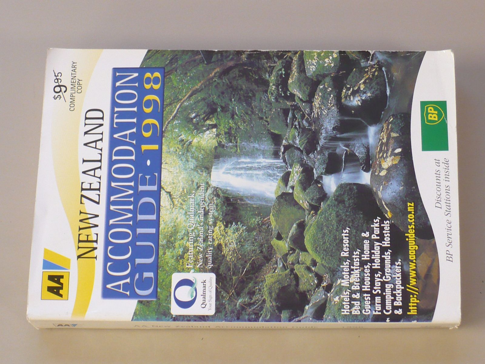 New Zealand - Accommodation guide (1997)