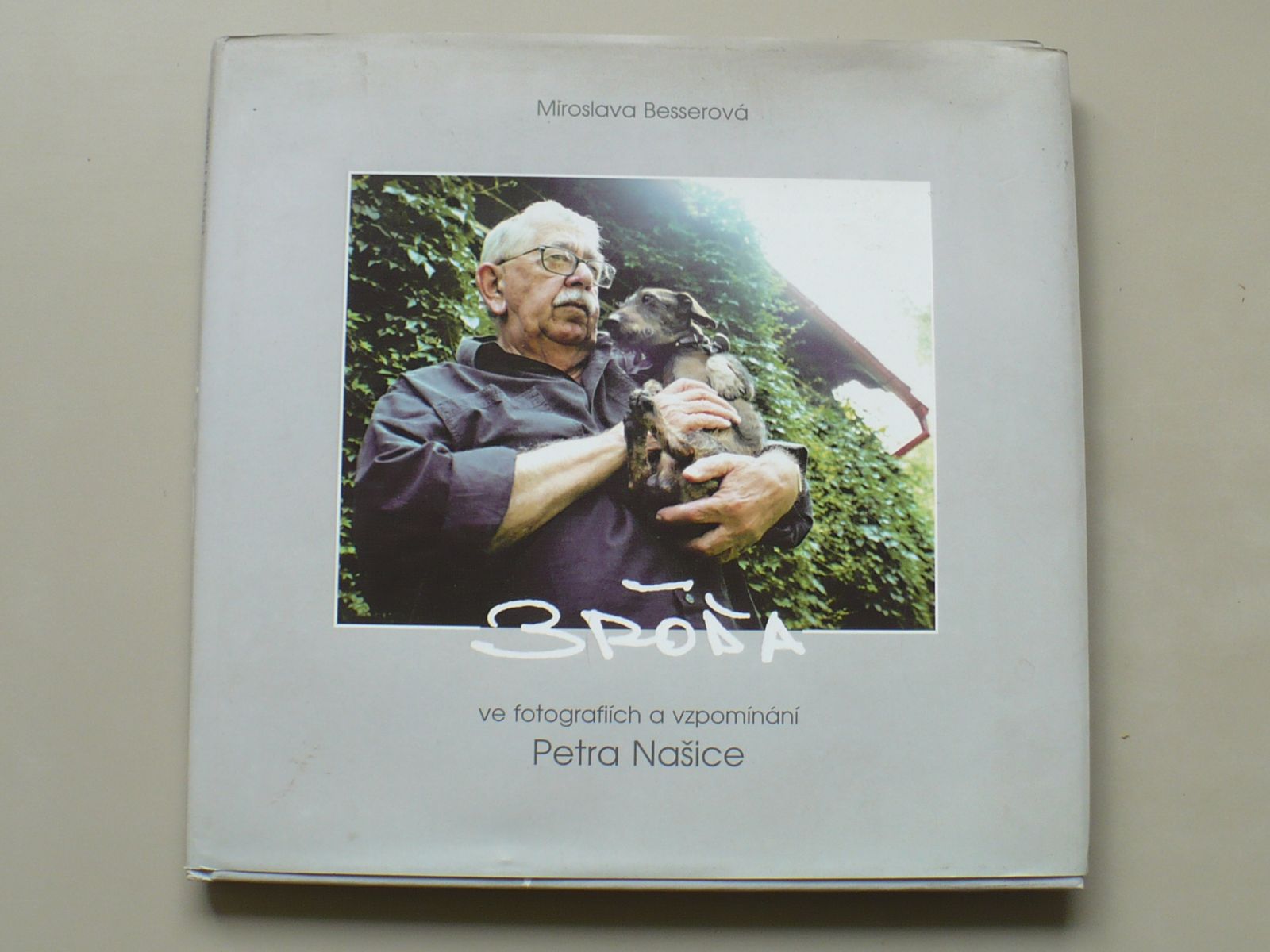 Miroslava Besserová - Bróďa ve fotografiích a vzpomínání Petra Našice (2002)