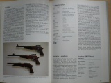 A.E. Hartink - Encyklopedie pistolí a revolverů (1997)