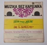Magda Špačková, Petr Dudešek, Muzika bez kapelníka – Zůstaň pod jabloní / Šel po silnici pán (1970)