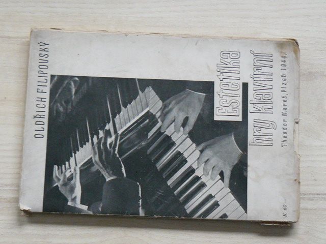 Oldřich Filipovský - Estetika hry klavírní (1944) podpis autora