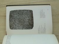 Ekschmitt - Paměť národů - Hieroglyfy, písmo a písemné nálezy na hl. tabulkách, papyrech.. (1974)